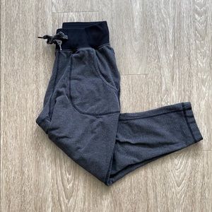 SOLD 💥  Cropped Lululemon joggers!
